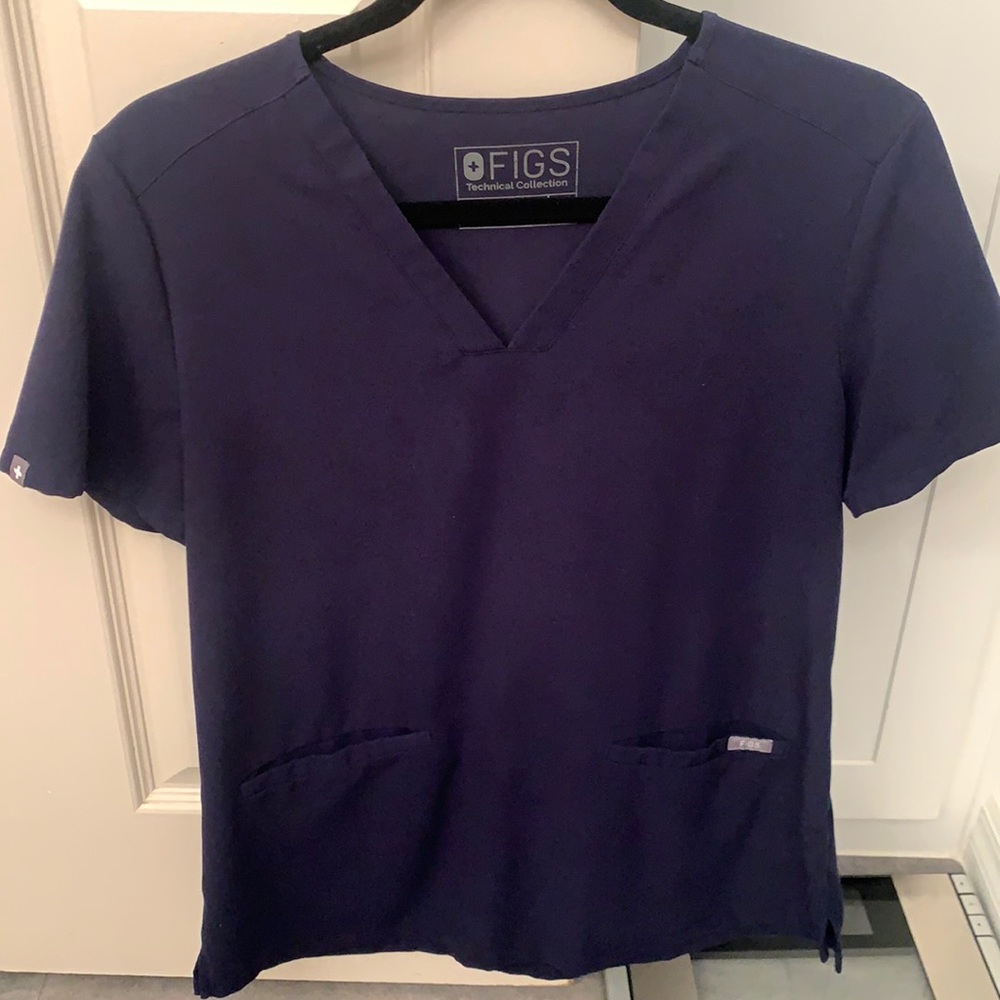 Figs Casma 3 pocket scrub top